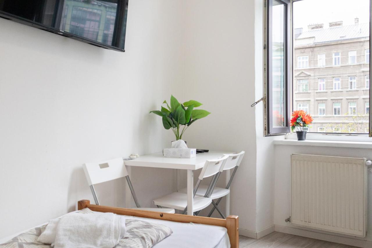 Apartment Pleasant 1br Aprt. Near The Danube & Millenium T. Wien